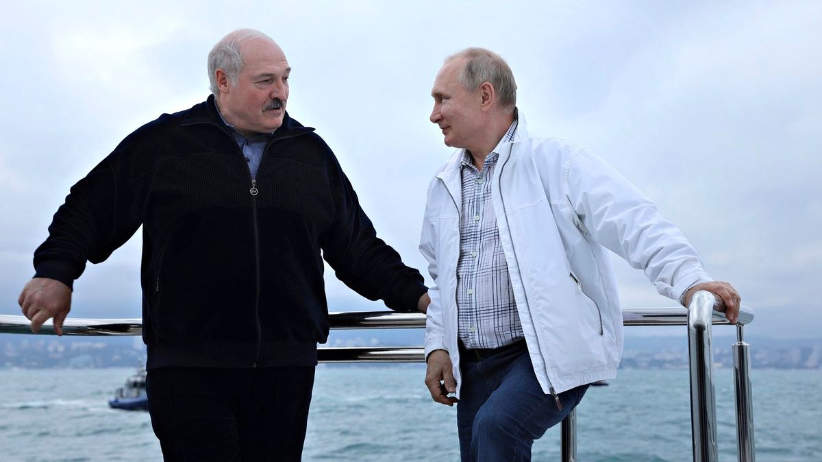 Putin s Lukašenkem na jachtě: sankcemi stíhaní vůdci utužili spolupráci